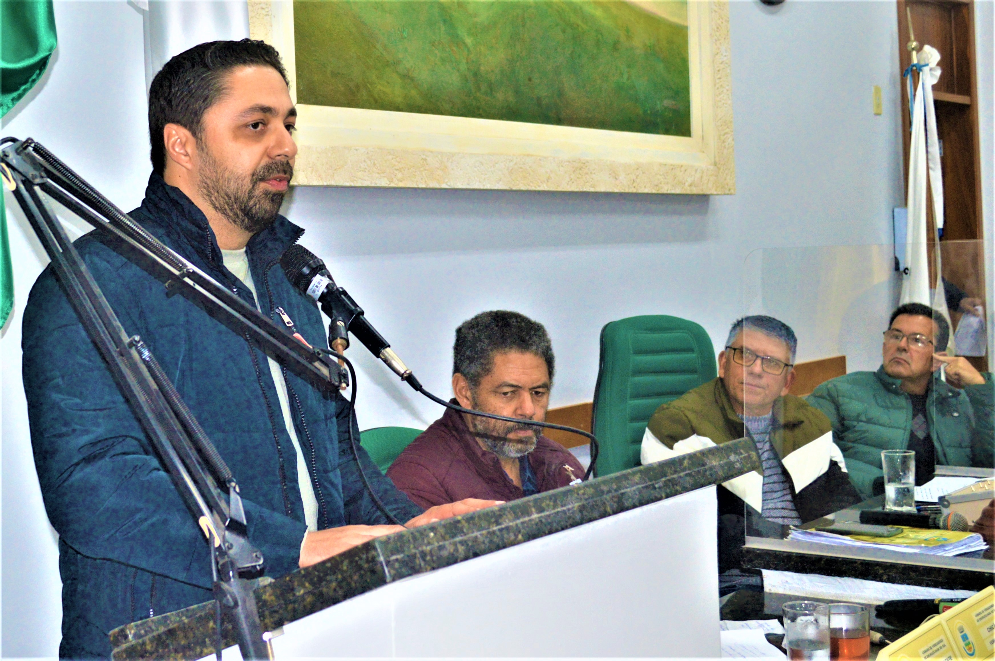 DEPUTADO MARCELO MORAES PRESTIGIA SESSÃO DA CÂMARA DE VEREADORES E ANUNCIA MAIS R$ 1 MILHÃO PARA ENCRUZILHADA