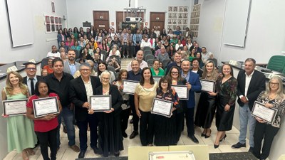 Autoridades, convidados e homenageadas