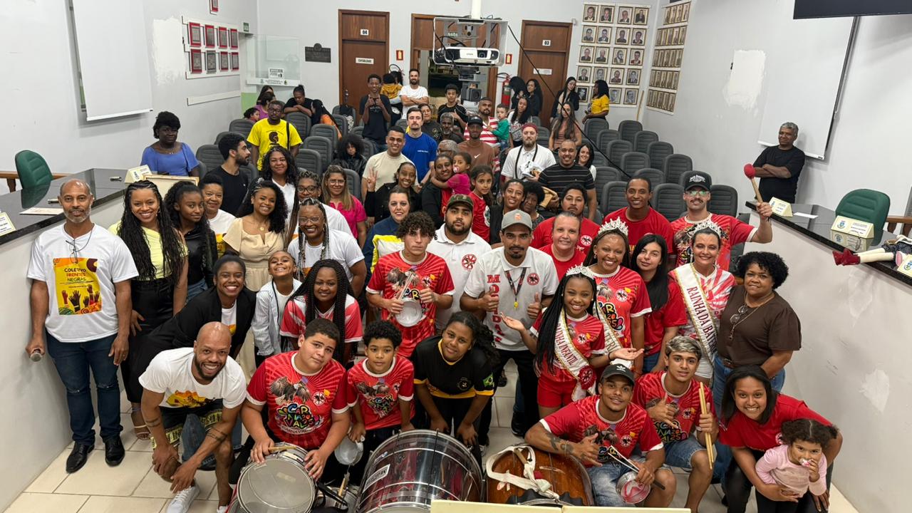 PRIMEIRA COLETIVA FRENTES NEGRAS