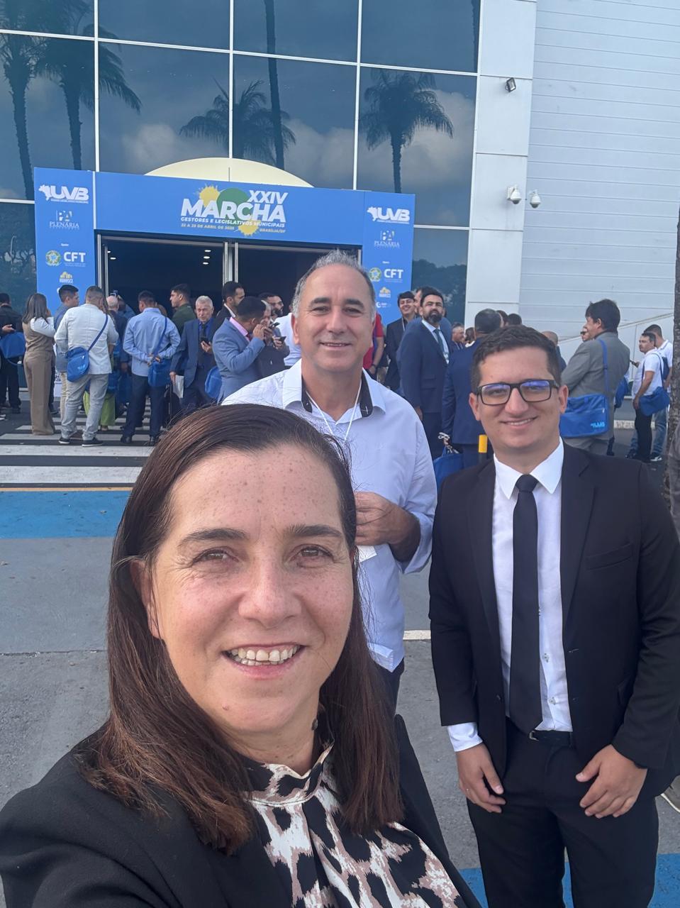 VEREADORES DE ENCRUZILHADA DO SUL PARTICIPAM DA MARCHA DOS GESTORES E LEGISLATIVOS MUNICIPAIS EM BRASÍLIA