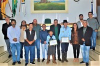 TRABALHOS E HOMENAGENS